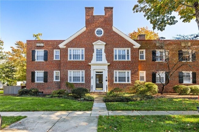 Building Photo - 27 W Locke Ln
