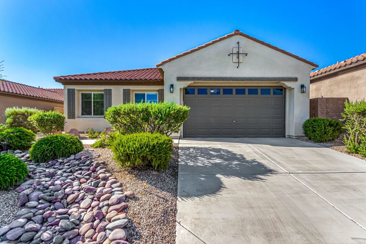 Foto principal - Anthem Highlands home with energy saving u...