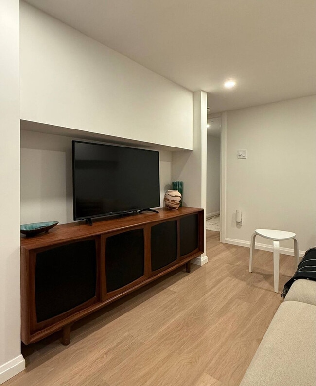 Building Photo - 800 Shaw St