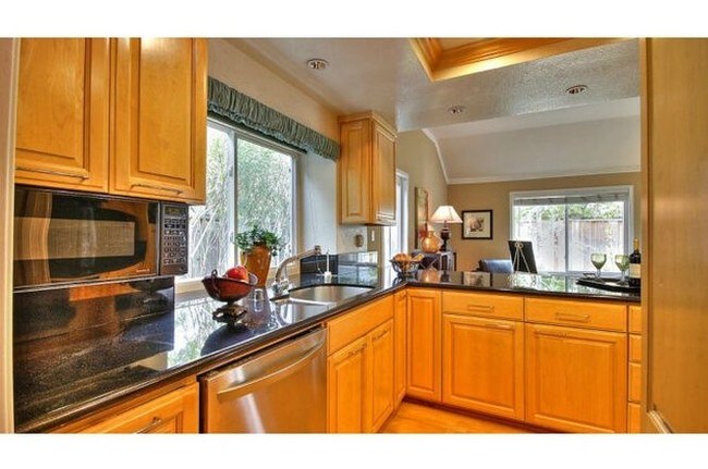 Building Photo - Foster City Gorgeous 4/3 in Alden Crossing