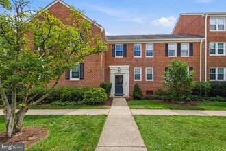 Building Photo - 6704 W Wakefield Dr