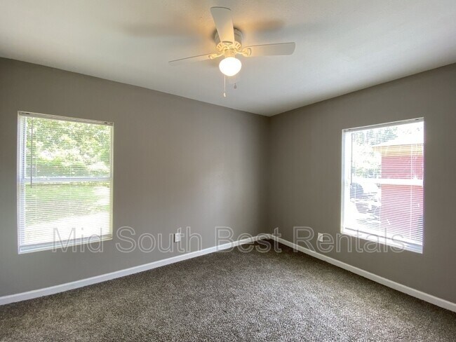 Building Photo - 2300 Poe Ave