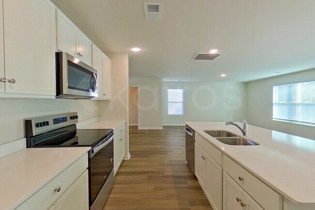 Foto del edificio - 121 Inez Ave