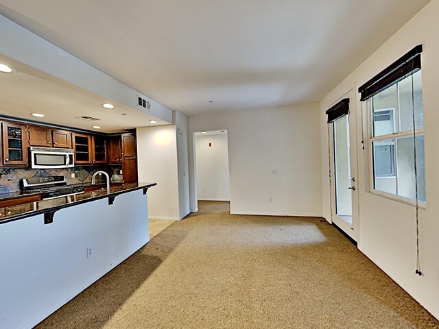 Building Photo - 259 Riverdale Ct