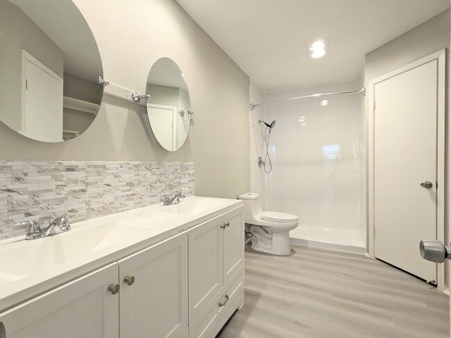 Master Bathroom with Dual Vanities and Dual Walk-in Closets - 2543 Corian Glen Dr