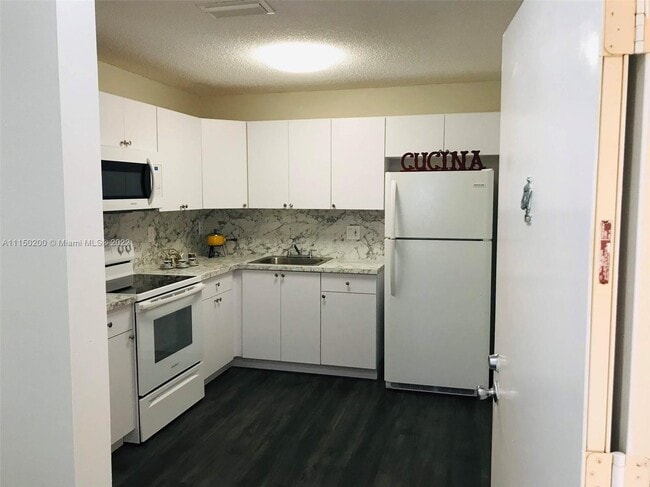 Building Photo - 21133 SW 85th Ave