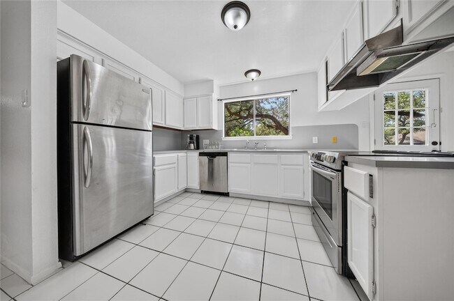 Foto del edificio - 105 Summit Ridge Dr N