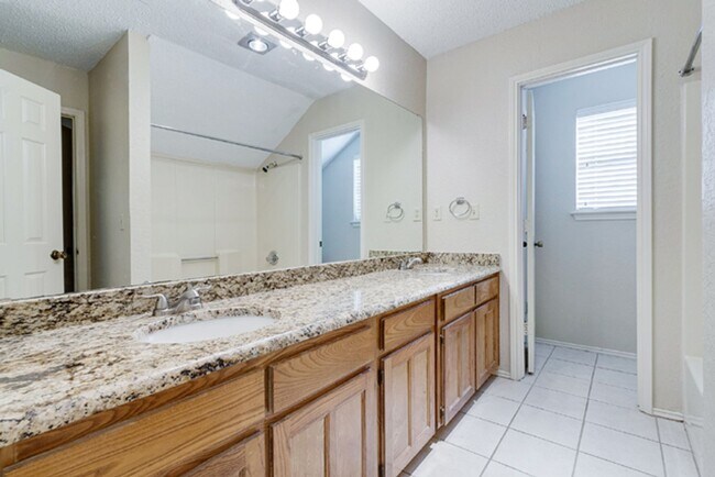 Foto del edificio - 528 Essex Pl