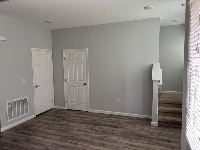 Building Photo - 193 Holly Village Dr