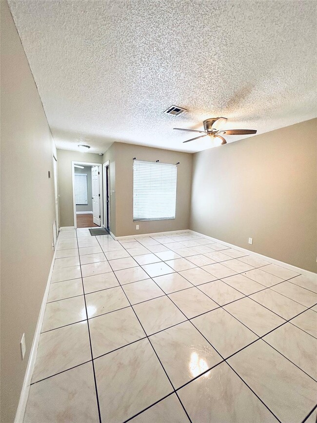 Building Photo - 1470 NW 93rd Ter