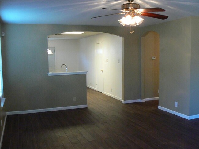 Foto del edificio - 8609 Kimono Ridge Dr