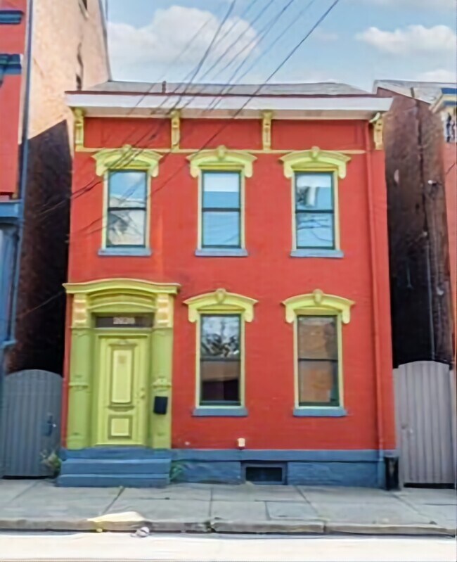 Building Photo - 2020 Sarah St