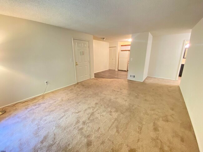 Building Photo - 36 Colonial Ct