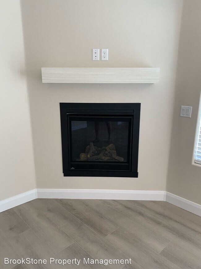 Building Photo - 3 br, 2.5 bath House - SG231 - 688 E Fiddl...