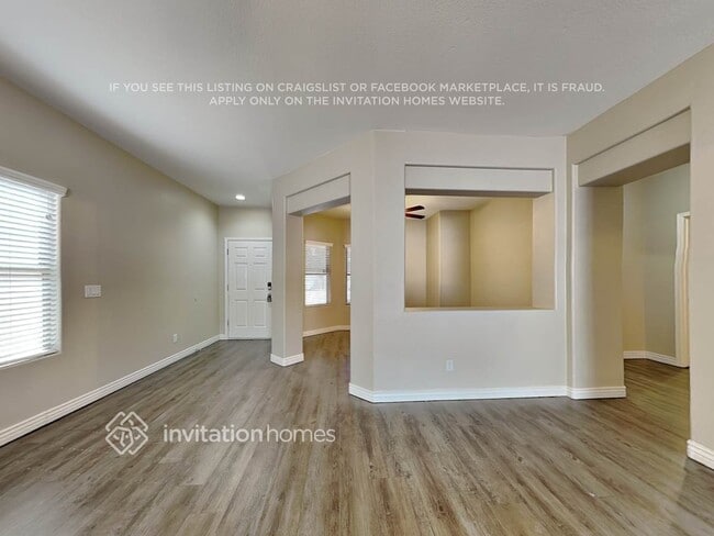 Building Photo - 12938 W Clarendon Ave