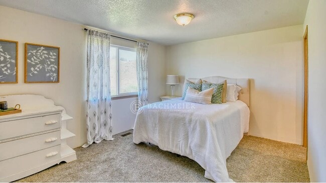 Foto del edificio - 3 Bed, 2 Bath Townhome