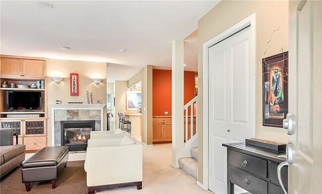 Foto del edificio - Stylish Upgraded Townhome Near Redmond Town Center & Sammamish Trail