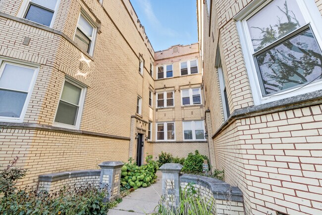 Foto del edificio - 6312 N Fairfield Ave