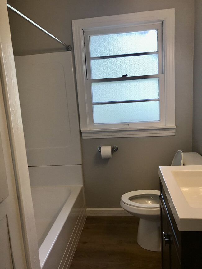 Renovated &amp; updated. New toilet, bathtub, lavatory, mirror, hardware &amp; flooring. - 601 Eason Pl