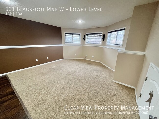 Photo du bâtiment - 1 bed, 1 bath suite with garage and utilit...