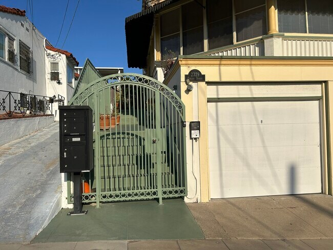 Building Photo - 2329 Curlew St
