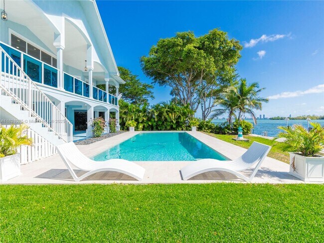 Foto del edificio - 1080 NE Little River Dr