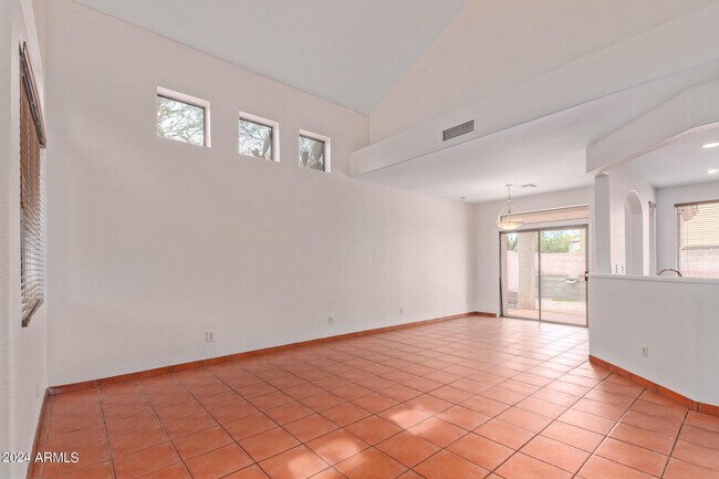 Building Photo - 4140 E Hallihan Dr