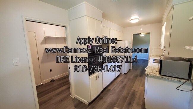 Foto del edificio - 5340 Carlson Dr