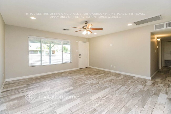Building Photo - 7327 E Palm Ln