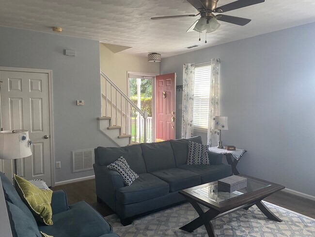 Foto del edificio - 206 Primrose Ln