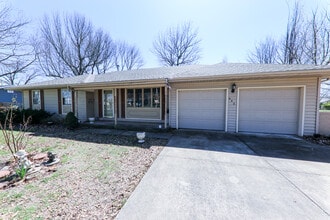 Building Photo - 642 W Sylvania St