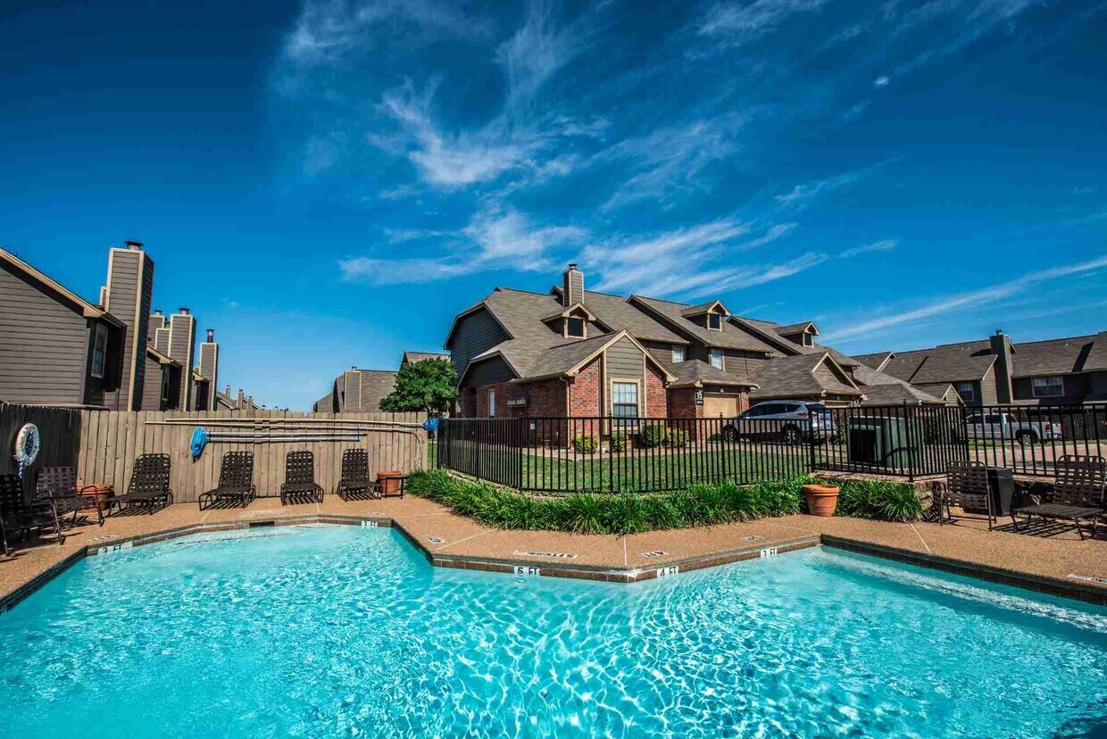 Wexford Townhomes Apartments in Duncanville, TX