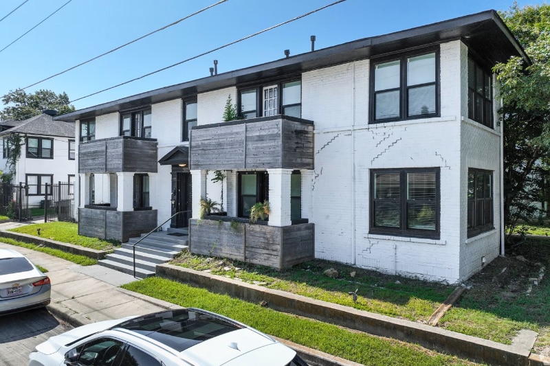 Photo - 301-311 W Leuda St (Fort Worth, TX)