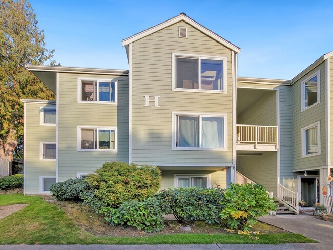 Foto del edificio - Renton Ridge top unit is available. Great ...