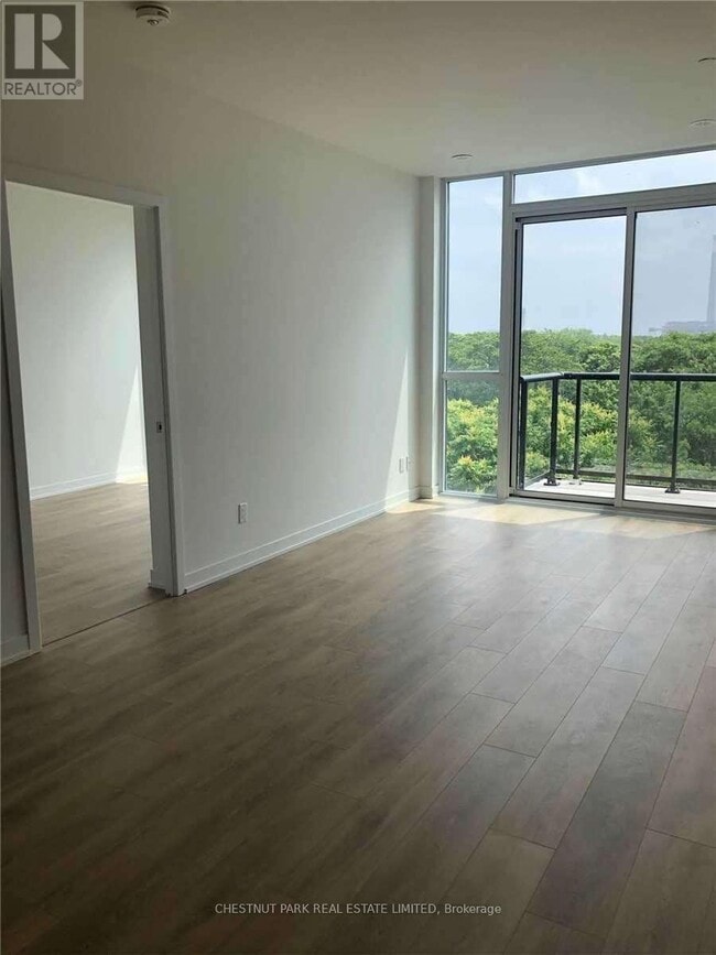 Building Photo - 899 Queen St E