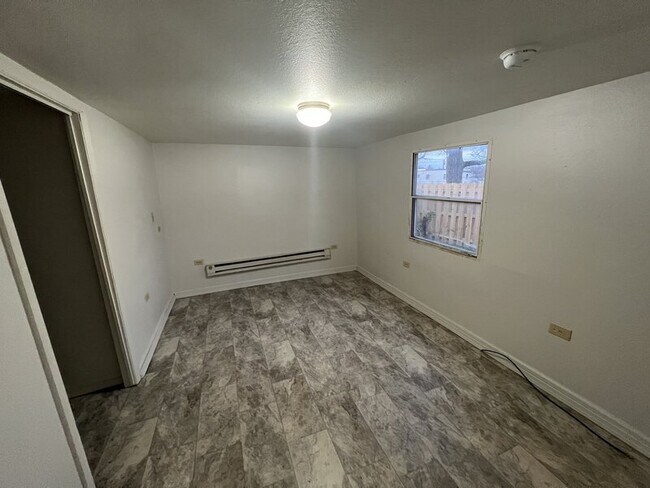 Foto del edificio - 140 N Pleasant Ave