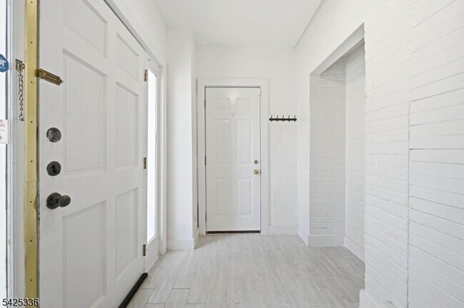 Foto del edificio - 1 Conklin Ave