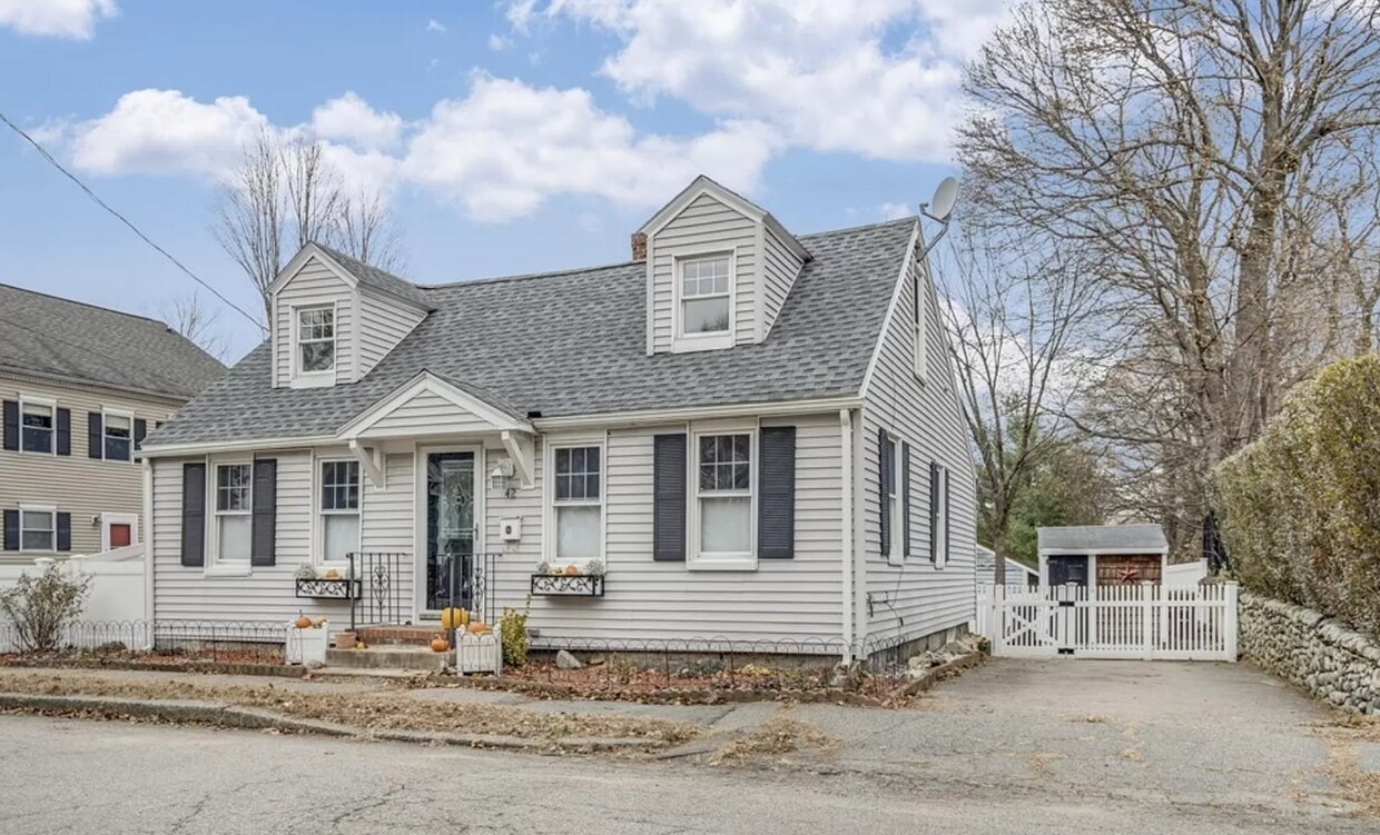 Primary Photo - 42 Myrtle St