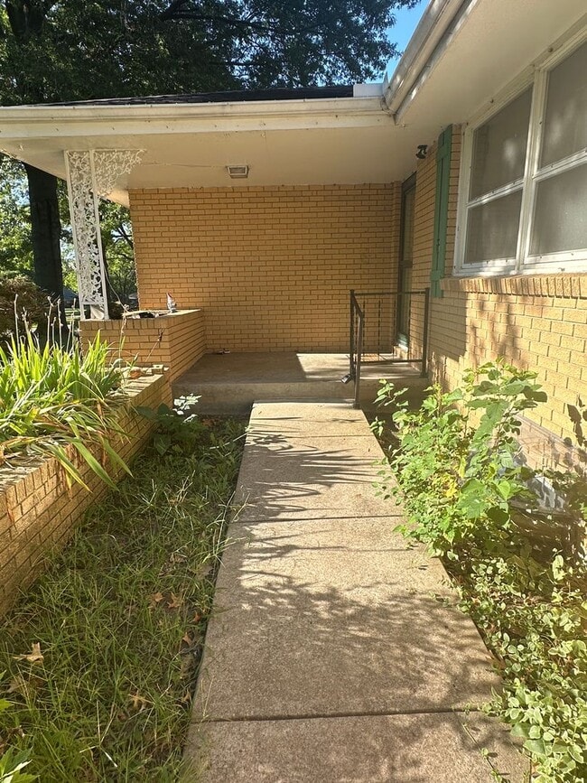 Building Photo - Single Family Home
