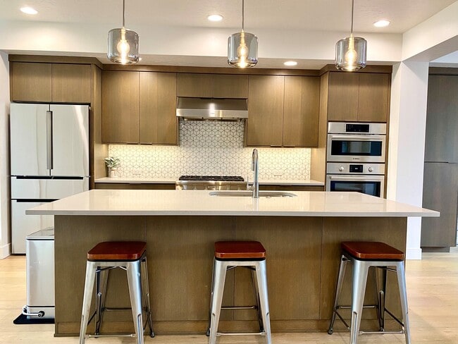 Building Photo - 3013 S Honeycomb Way
