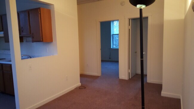 Building Photo - 817 Ringwood Ave