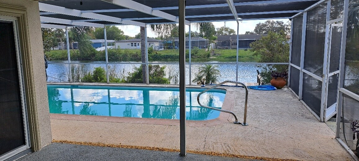 Foto principal - 8436 Newton Dr