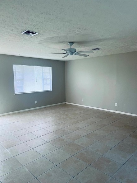 Building Photo - 343 SE Oakridge Dr