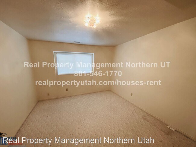 Building Photo - 2 br, 1 bath House - 3003 Taylor Ave #5