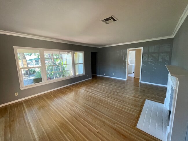 Foto del edificio - 14517 Hesby St