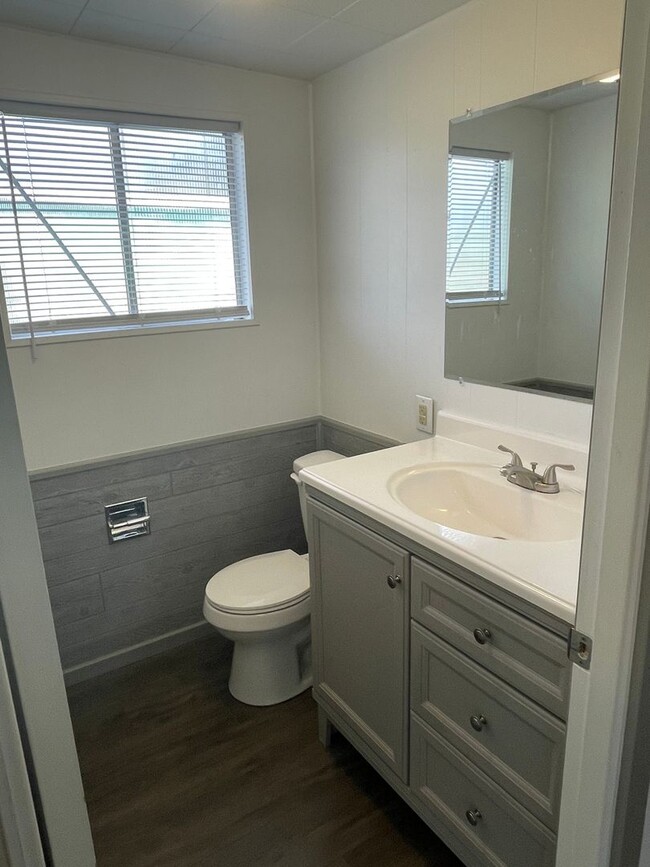 Foto del edificio - 1-Bedroom Cabin at Gooseberry Point