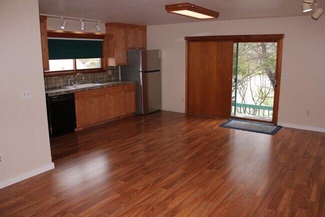 Building Photo - 2 br, 1 bath House - 440 Avenue i