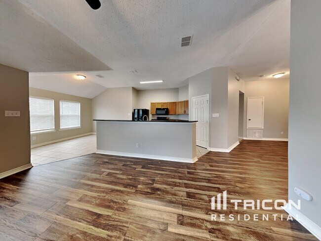 Foto del edificio - 2045 Wildwood Dr