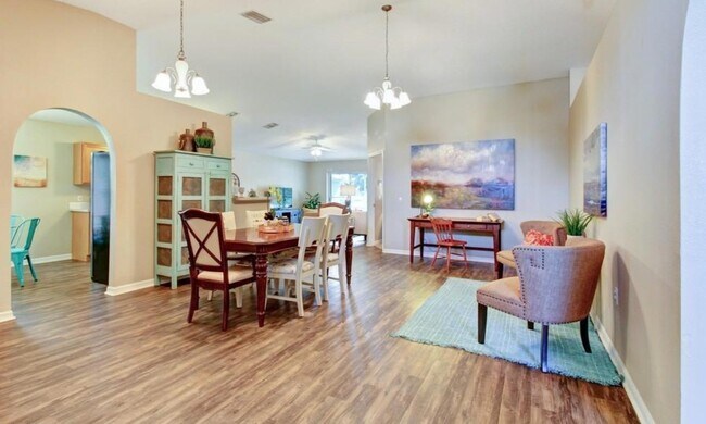 Foto del edificio - 90 Reeding Ridge Dr E