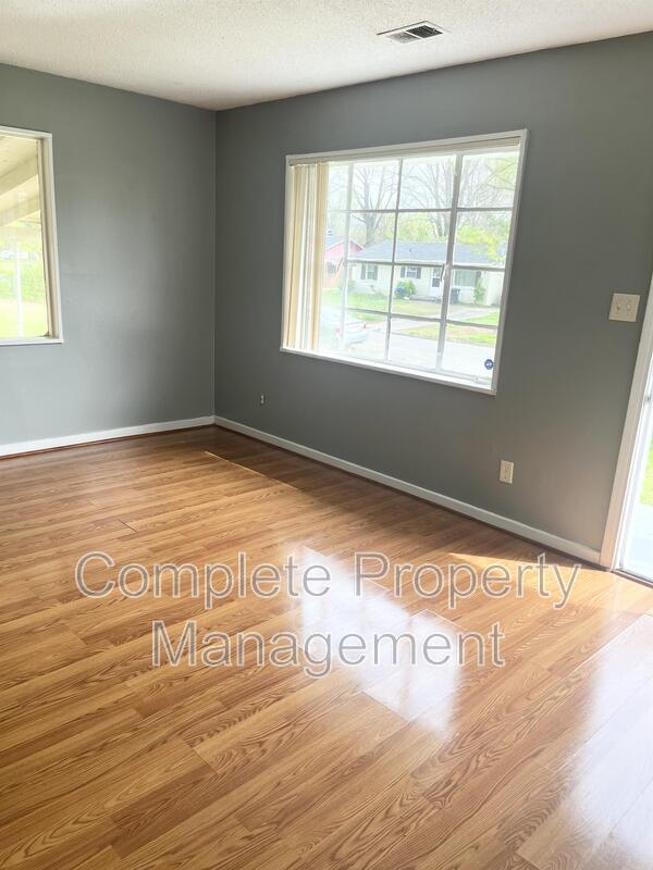 Building Photo - 1132 Rayfield Dr